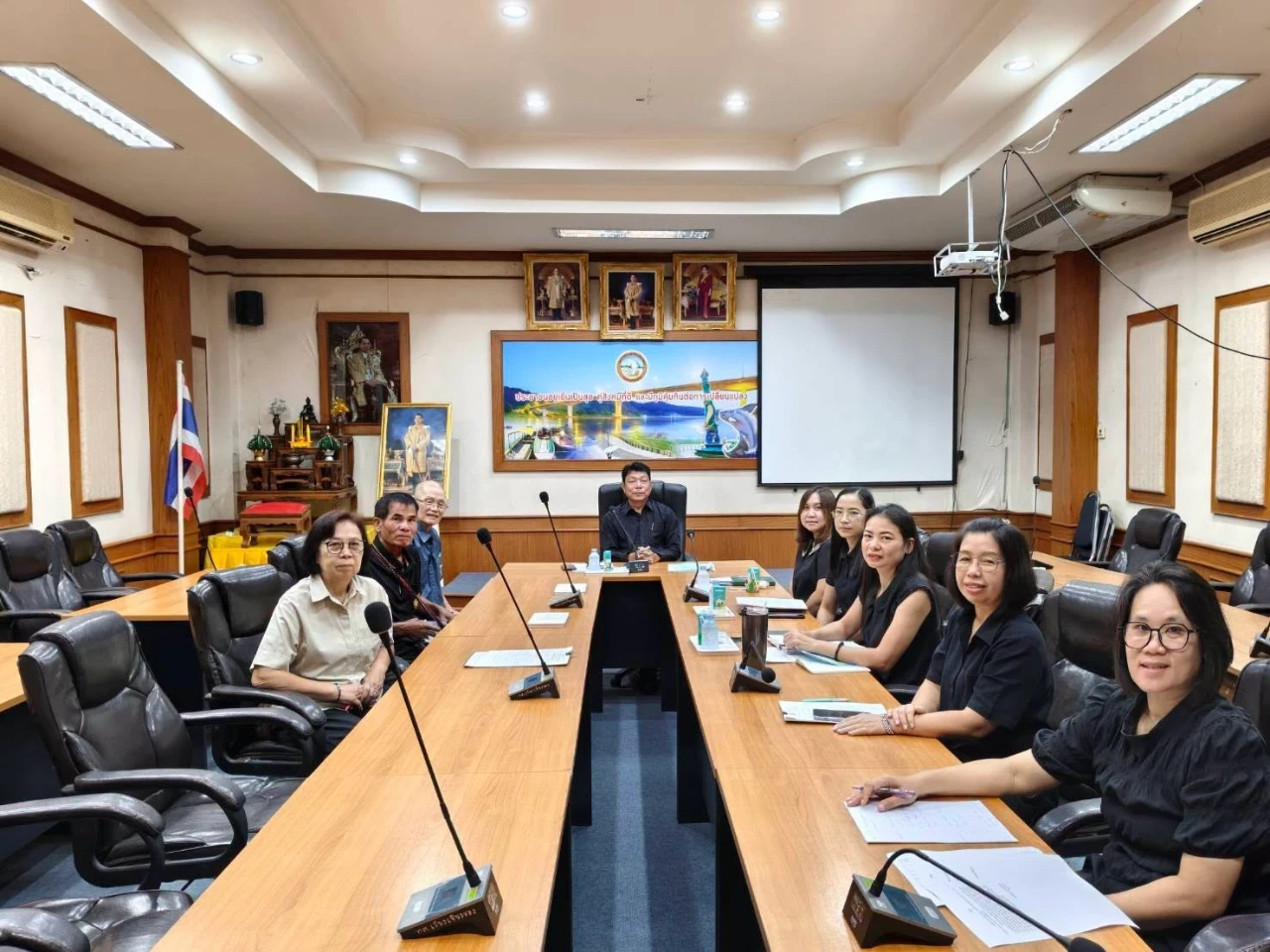 การประชุมคณะกรรมการสนับสนุนการจัดทำแผนพัฒนาเทศบาลตำบลเวียงเชียงของ