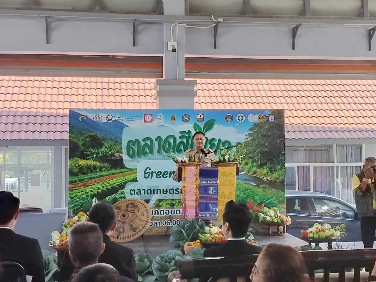 โครงการบูรณาการและขับเคลื่อนระบบอาหารเพื่อสุขภาวะตลอดห่วงโซ่ จังหวัดเชียงราย ภายใต้แนวคิด “บอกรักด้วยผักผลไม้” ณ ตลาดเกษตรกรเชียงราย