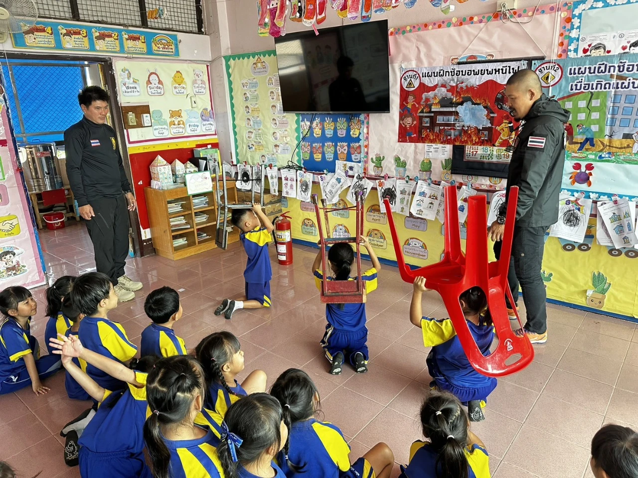 งานป้องกันและบรรเทาสาธารณภัยเทศบาลตำบลเวียงเชียงของ เป็นวิทยากรกิจกรรมปลอดภัยไว้ก่อน "Child safety camp in ACK"